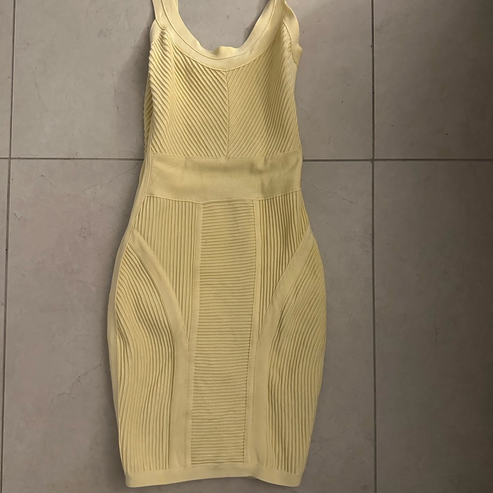 Elegant Yellow Sleeveless Dress